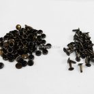 ตะปูย้ำหน้าเดียว หน้ากว้าง 8 มิล ขนาดขายาว 12 mm  บรรจุ 100 ชุด สีทองรมดำ