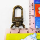 คอหมาโลหะ หลุยส์ ขนาด 1.4x3.2 cm  บรรจุ 10 อัน สีทองรมดำ รูป 2