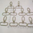 คอหมาโลหะ แฟชั่น ขนาด 3x4.5 cm  บรรจุ 10 อัน สีนิเกิ้ล