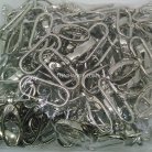 คอหมาโลหะ แฟชั่น ขนาด 3x4.5 cm  บรรจุ 100 อัน สีนิเกิ้ล