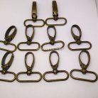 คอหมาโลหะ แฟชั่น ขนาด 3.8x5.5 cm  บรรจุ 10 อัน สีทองรมดำ