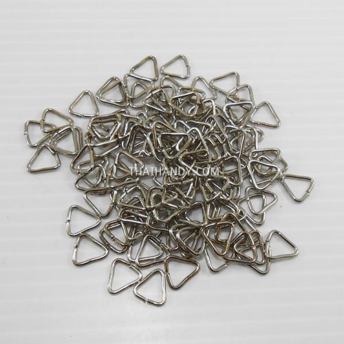 ห่วงเหล็กสามเหลี่ยม ขนาด 10.9x10.8 mm  บรรจุ 100 กรัม สีนิเกิ้ล รูปเต็ม
