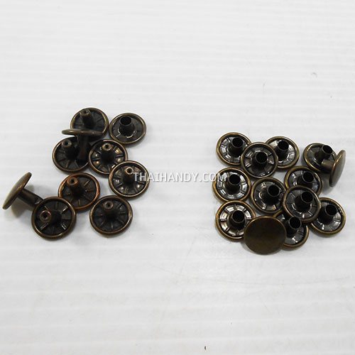 ตะปูย้ำสองหน้า หน้ากว้าง 13 มิล ขนาดขายาว 9 mm  บรรจุ 10 ชุด สีทองรมดำ รูปเต็ม