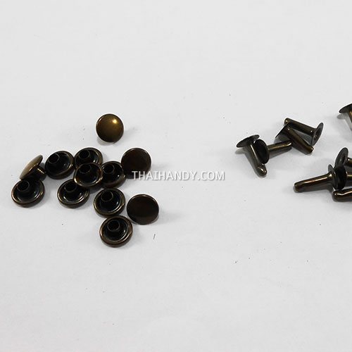 ตะปูย้ำหน้าเดียว หน้ากว้าง 8 มิล ขนาดขายาว 12 mm  บรรจุ 10 ชุด สีทองรมดำ รูปเต็ม