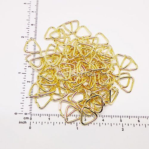 ห่วงเหล็กสามเหลี่ยม ขนาด 10.9x10.8 mm  บรรจุ 100 กรัม สีทอง รูปเต็ม