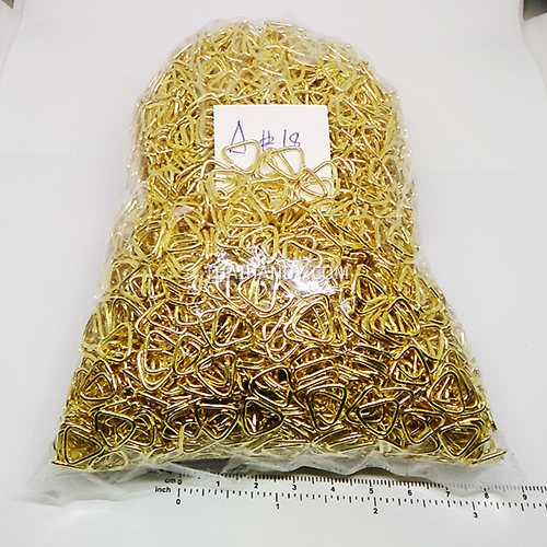 ห่วงเหล็กสามเหลี่ยม ขนาด 10.9x10.8 mm  บรรจุ 1 กิโลกรัม สีทอง รูปเต็ม