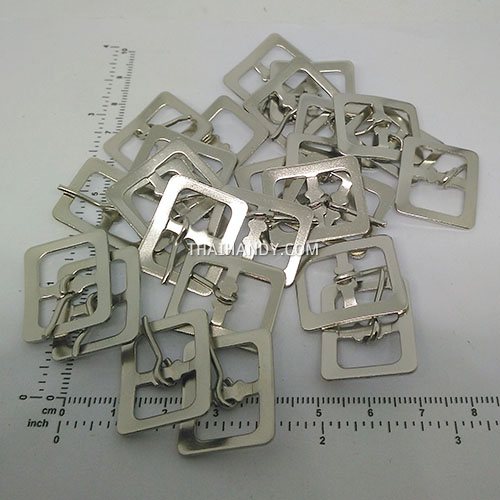 หัวเข็มขัดสี่เหลี่ยม โลหะ ขนาด 1.3X1.7 cm  บรรจุ 100 อัน สีนิเกิ้ล รูปเต็ม