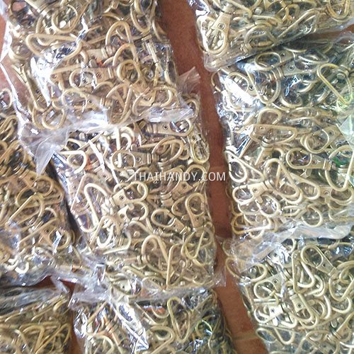 คอหมาโลหะ  KL013  ขนาด 2.5x4 cm  บรรจุ 600 อัน สีทองรมดำ รูปเต็ม